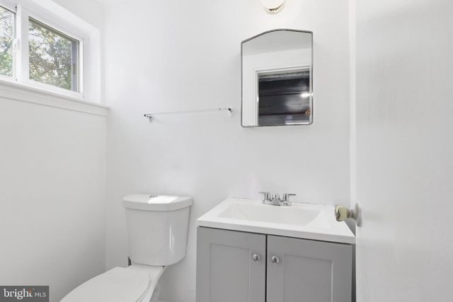 6817 CALVERTON DR, Hyattsville, MD 20782