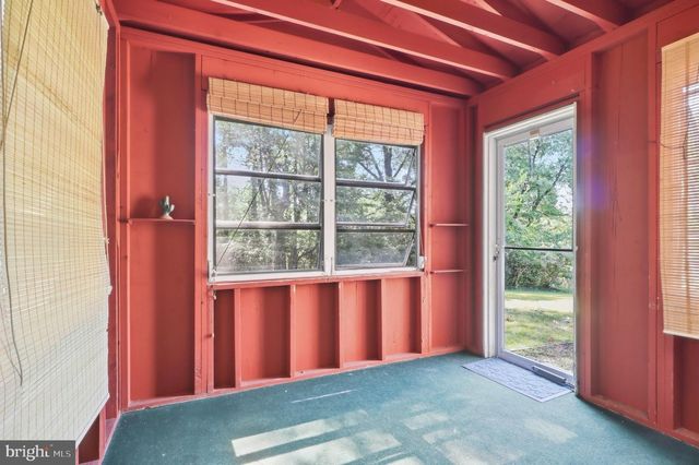 6817 CALVERTON DR, Hyattsville, MD 20782