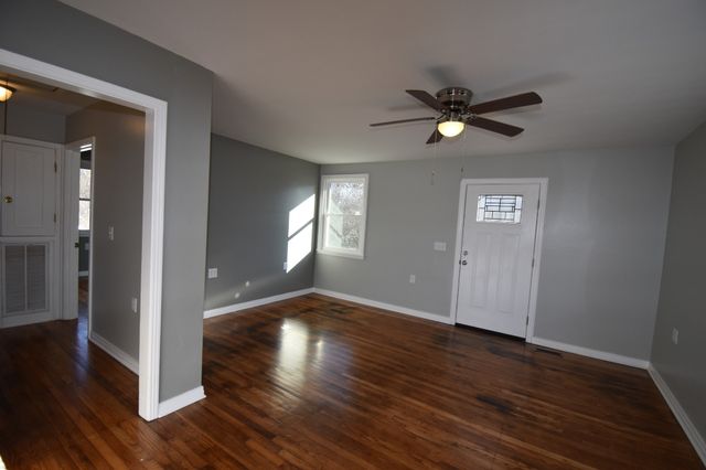 944 E Happy Hollow Dr, Clarksville, TN 37040