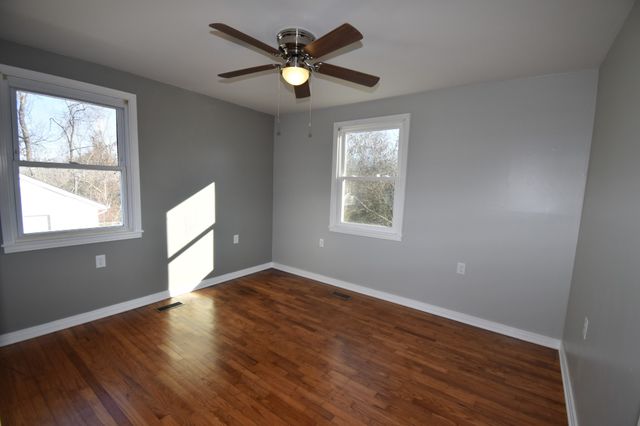 944 E Happy Hollow Dr, Clarksville, TN 37040