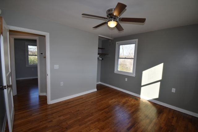 944 E Happy Hollow Dr, Clarksville, TN 37040