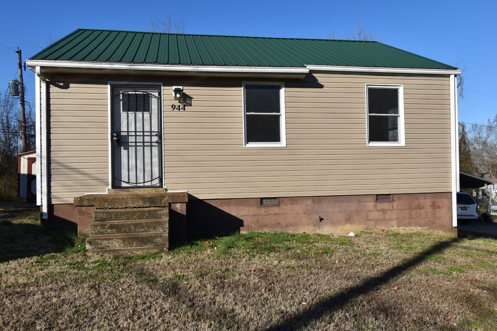 944 E Happy Hollow Dr, Clarksville, TN 37040