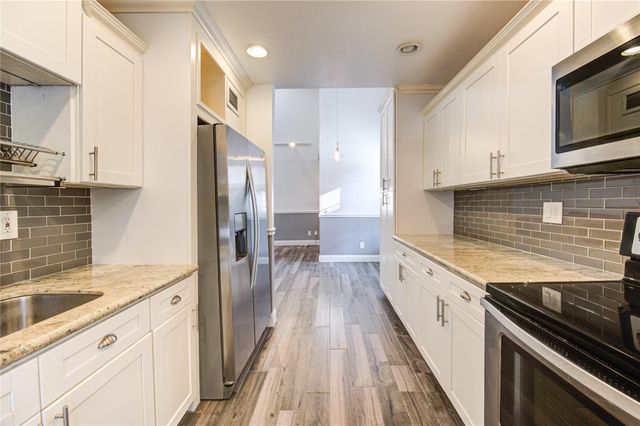 9809 Richmond Avenue D5, Houston, TX 77042