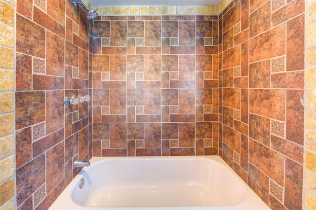 9809 Richmond Avenue D5, Houston, TX 77042