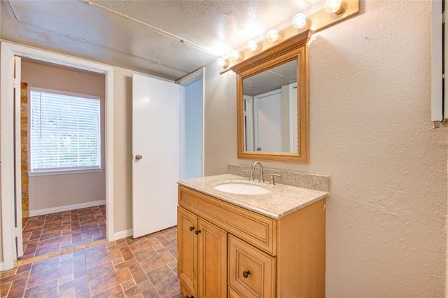 9809 Richmond Avenue D5, Houston, TX 77042