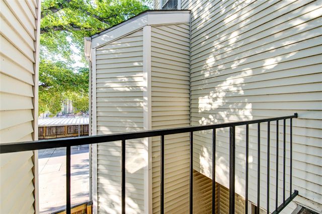 9809 Richmond Avenue D5, Houston, TX 77042