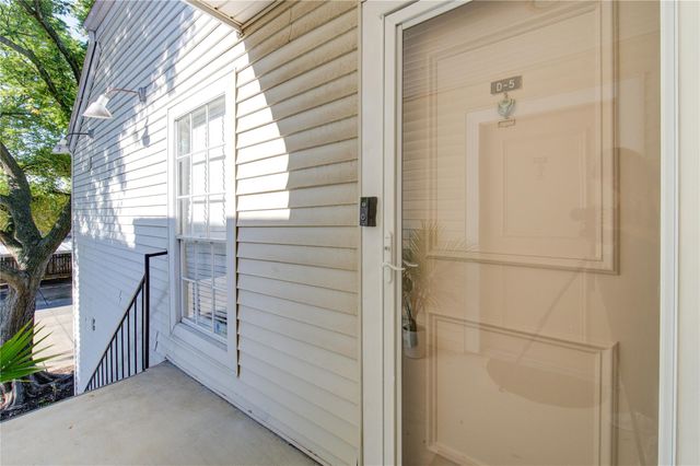 9809 Richmond Avenue D5, Houston, TX 77042