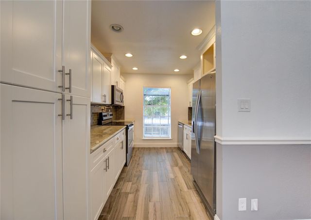 9809 Richmond Avenue D5, Houston, TX 77042