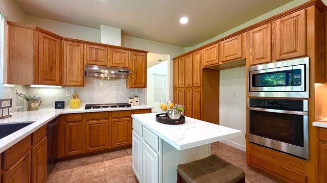 1321 Muirkirk Ct, Folsom, CA 95630