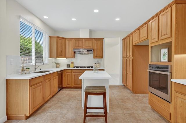 1321 Muirkirk Ct, Folsom, CA 95630