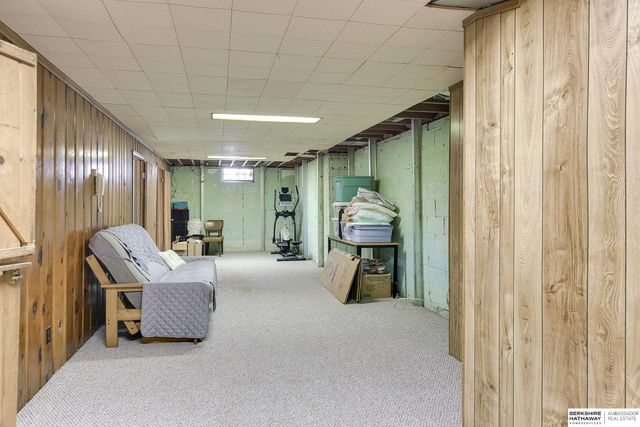 8539 Hamilton Street, Omaha, NE 68114