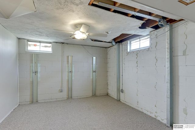 8539 Hamilton Street, Omaha, NE 68114