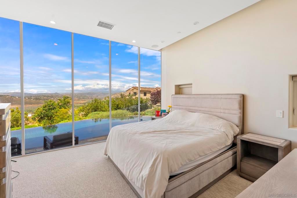 Image 16 of property listing at 13220 Highlands Ranch Rd, Poway, CA 92064