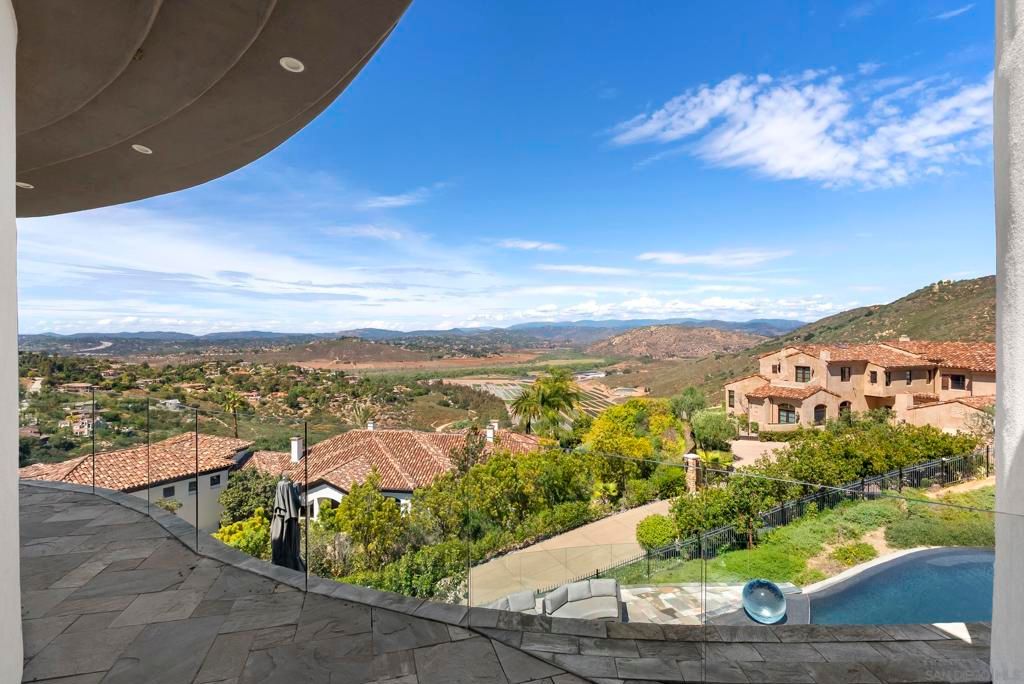 Image 4 of property listing at 13220 Highlands Ranch Rd, Poway, CA 92064
