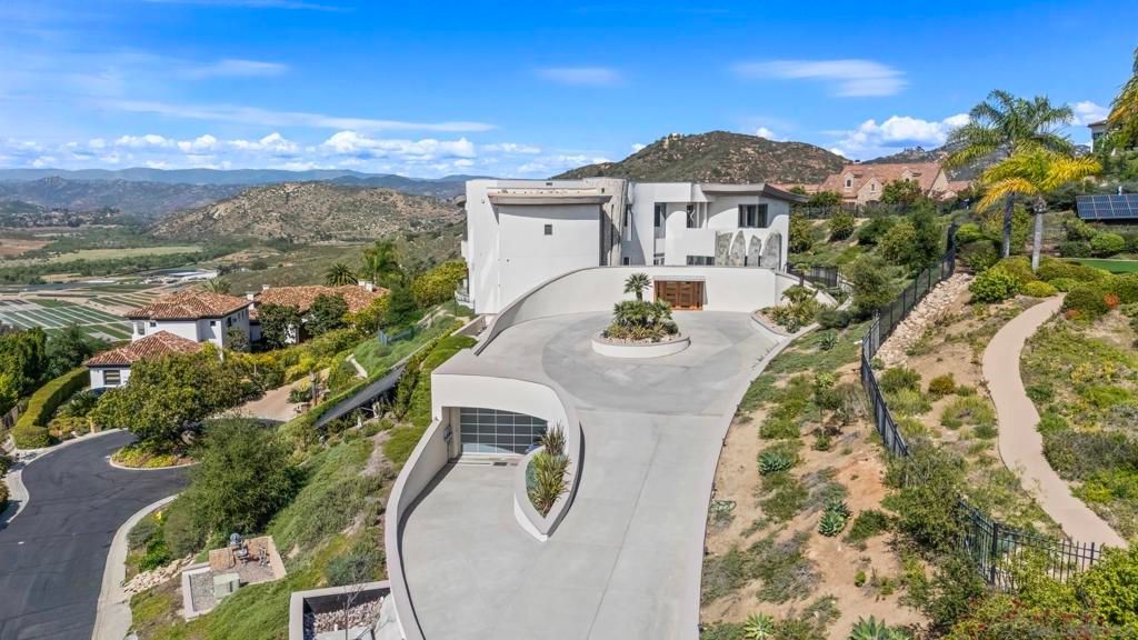 Image 43 of property listing at 13220 Highlands Ranch Rd, Poway, CA 92064