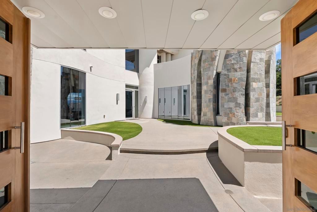 Image 44 of property listing at 13220 Highlands Ranch Rd, Poway, CA 92064