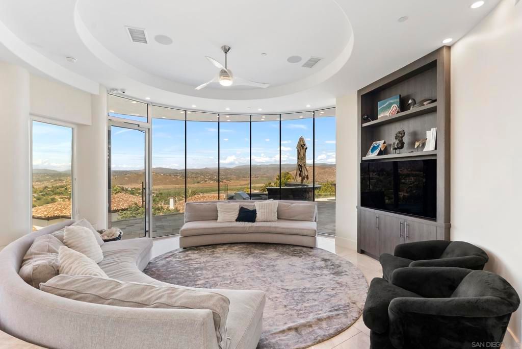 Image 5 of property listing at 13220 Highlands Ranch Rd, Poway, CA 92064