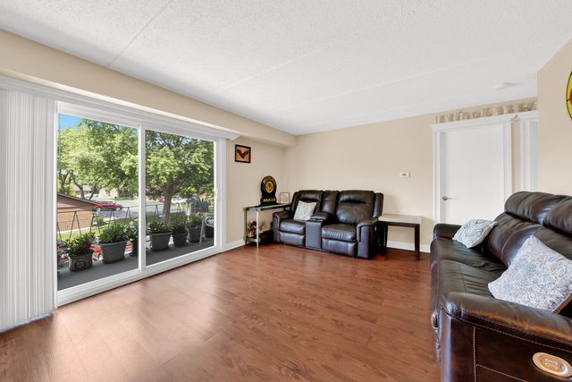 5848 W 76th Place N 203, Burbank, IL 60459