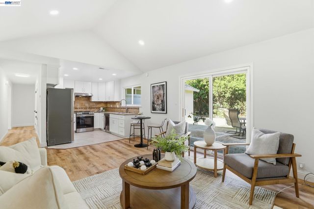 240 Carmelita Pl, Fremont, CA 94539