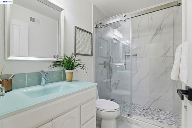 240 Carmelita Pl, Fremont, CA 94539