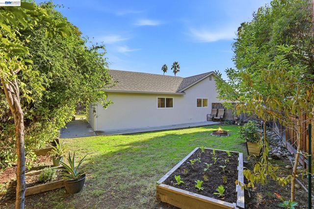 240 Carmelita Pl, Fremont, CA 94539