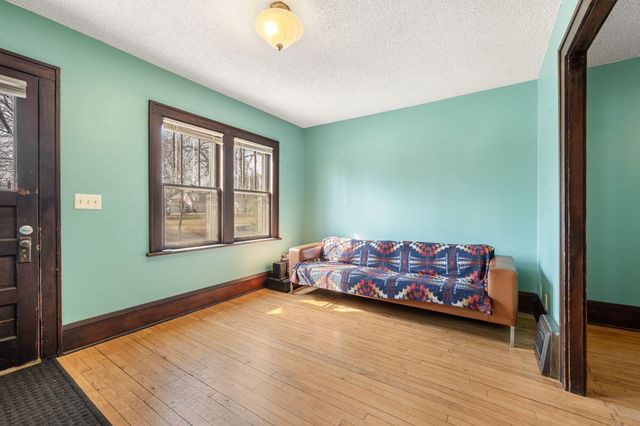 3518 E Minnehaha Parkway, Minneapolis, MN 55406