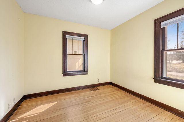 3518 E Minnehaha Parkway, Minneapolis, MN 55406