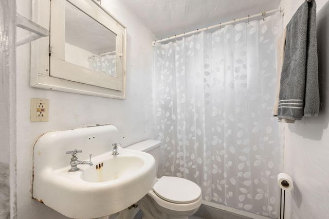 3518 E Minnehaha Parkway, Minneapolis, MN 55406