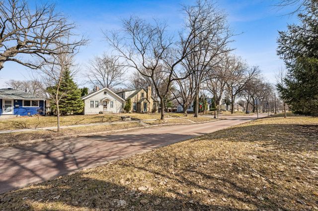 3518 E Minnehaha Parkway, Minneapolis, MN 55406