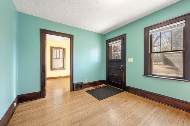 3518 E Minnehaha Parkway, Minneapolis, MN 55406