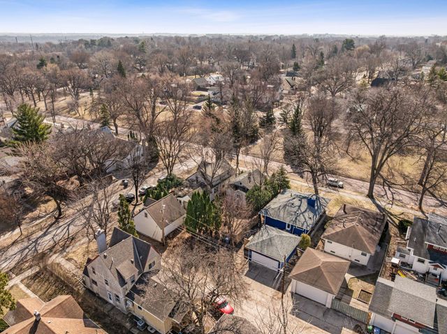 3518 E Minnehaha Parkway, Minneapolis, MN 55406