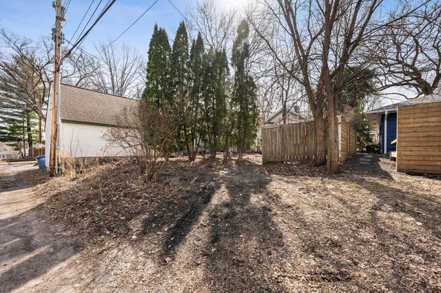 3518 E Minnehaha Parkway, Minneapolis, MN 55406