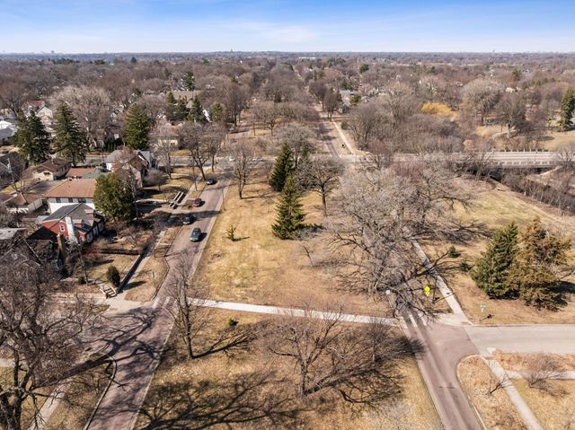 3518 E Minnehaha Parkway, Minneapolis, MN 55406