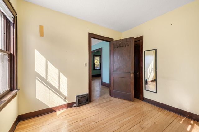 3518 E Minnehaha Parkway, Minneapolis, MN 55406