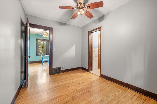 3518 E Minnehaha Parkway, Minneapolis, MN 55406