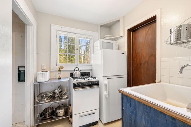 3518 E Minnehaha Parkway, Minneapolis, MN 55406