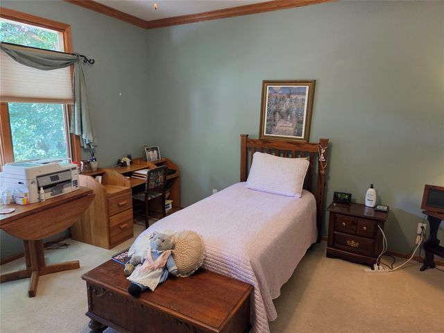 8125 Rocklyn Drive, Urbandale, IA 50322