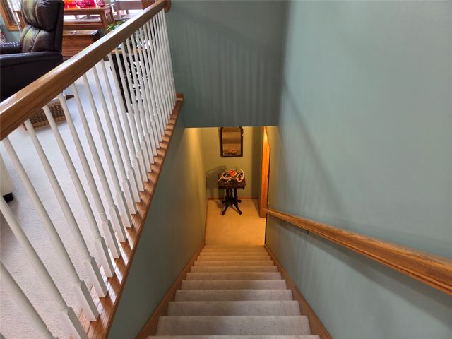 8125 Rocklyn Drive, Urbandale, IA 50322