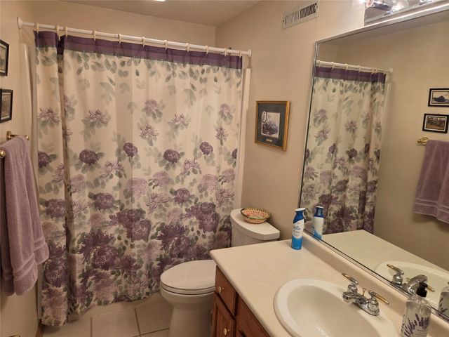 8125 Rocklyn Drive, Urbandale, IA 50322