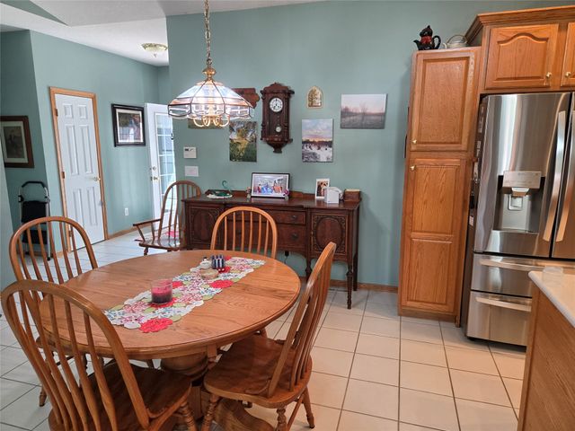 8125 Rocklyn Drive, Urbandale, IA 50322