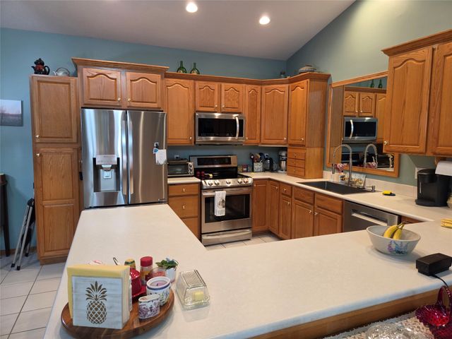 8125 Rocklyn Drive, Urbandale, IA 50322