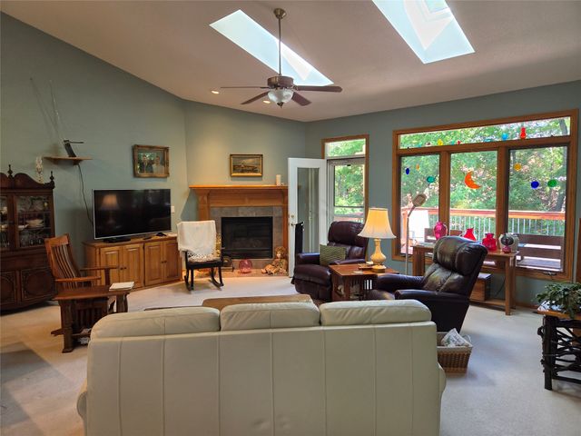 8125 Rocklyn Drive, Urbandale, IA 50322