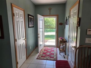 8125 Rocklyn Drive, Urbandale, IA 50322