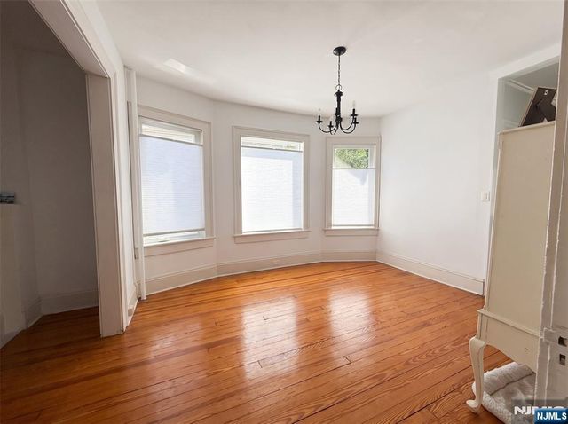 20 Valley Place, Edgewater, NJ 07020