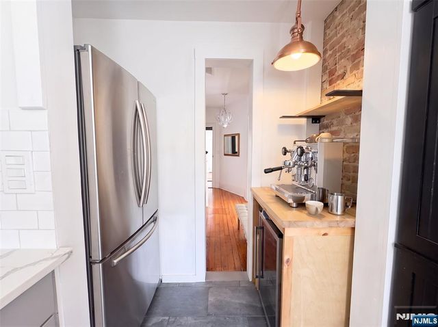 20 Valley Place, Edgewater, NJ 07020
