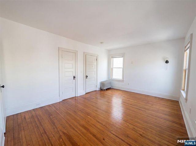 20 Valley Place, Edgewater, NJ 07020