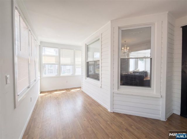 20 Valley Place, Edgewater, NJ 07020