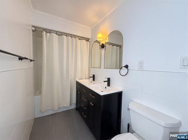 20 Valley Place, Edgewater, NJ 07020