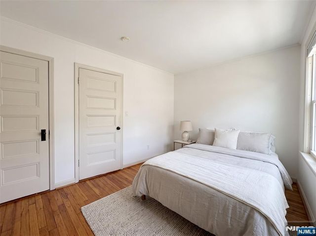 20 Valley Place, Edgewater, NJ 07020