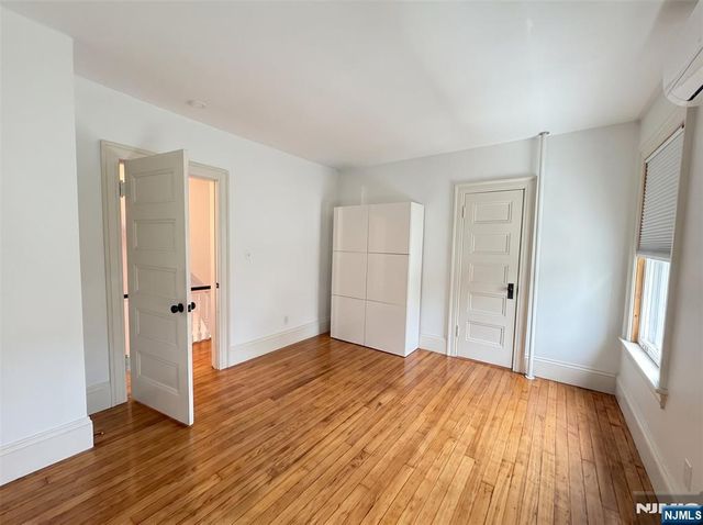 20 Valley Place, Edgewater, NJ 07020